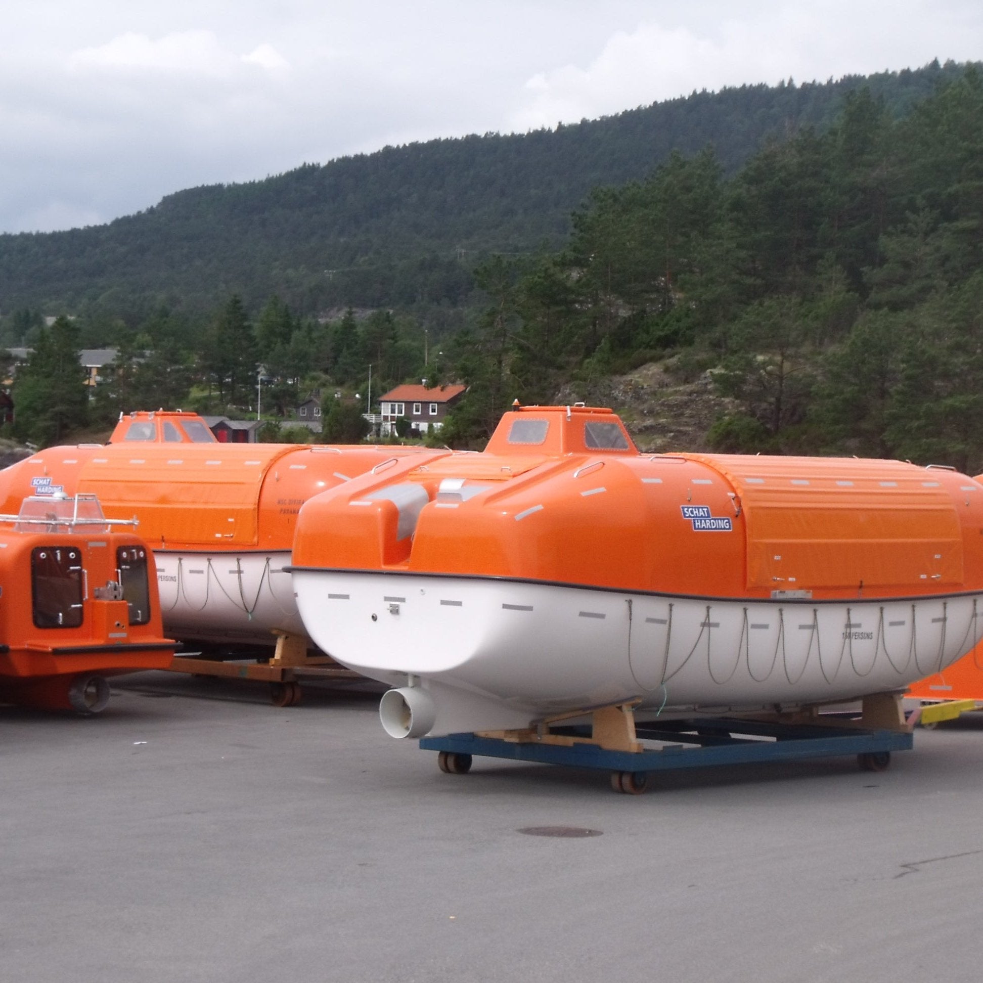 Partially Enclosed Lifeboats