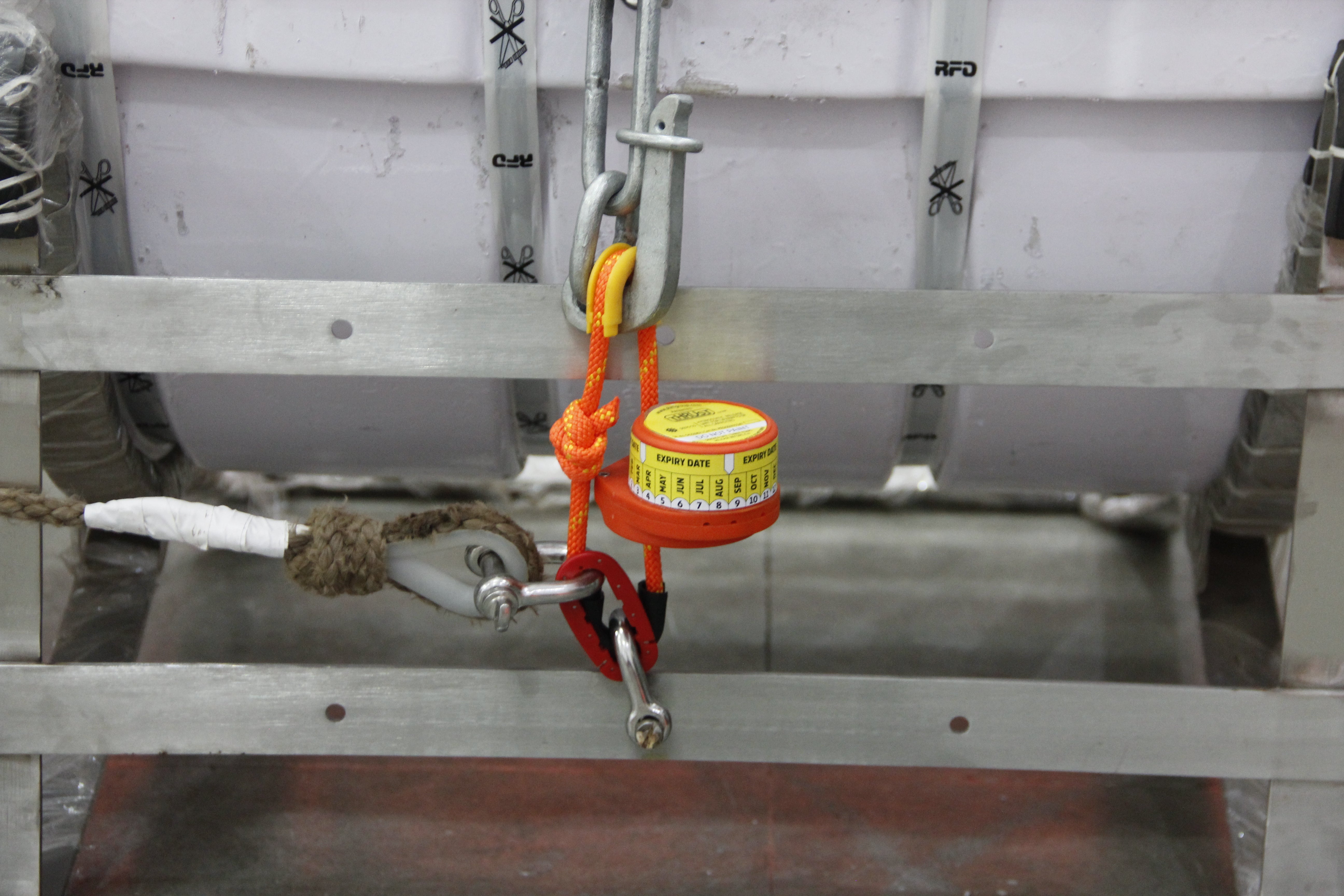 THRUST HYDROSTATIC RELEASE UNIT