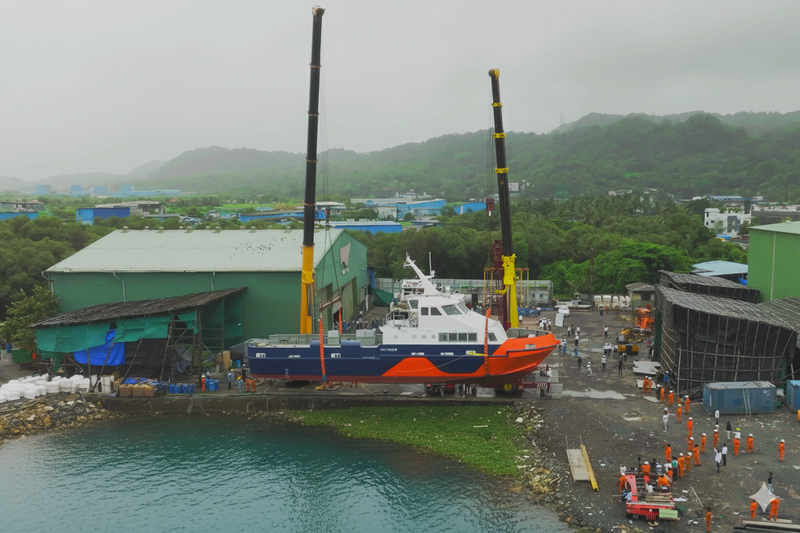 Launching of Aliminium Ship at SHM Yard using cranes